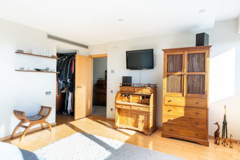 Apartamento en venta en Barcelona, España 5 dormitorios, No. 140996 - foto 11