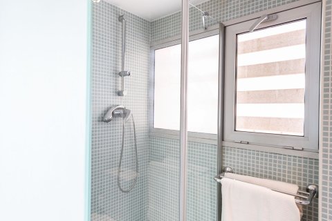 Apartamento en venta en Barcelona, España 5 dormitorios, No. 140996 - foto 22