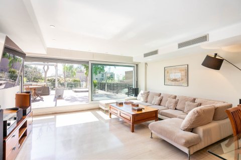 Apartamento en venta en Barcelona, España 5 dormitorios, No. 140996 - foto 1