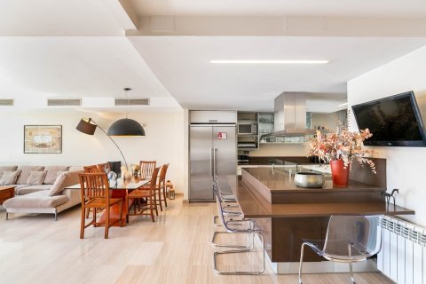 Apartamento en venta en Barcelona, España 5 dormitorios, No. 140996 - foto 8