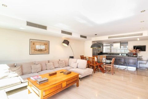 Apartamento en venta en Barcelona, España 5 dormitorios, No. 140996 - foto 4
