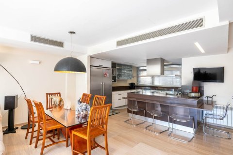 Apartamento en venta en Barcelona, España 5 dormitorios, No. 140996 - foto 5