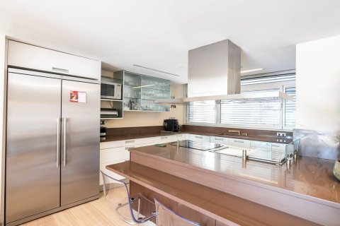 Apartamento en venta en Barcelona, España 5 dormitorios, No. 140996 - foto 9