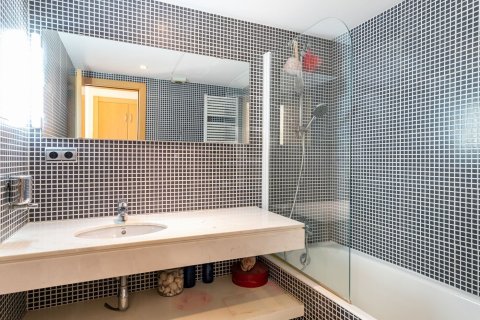Apartamento en venta en Barcelona, España 5 dormitorios, No. 140996 - foto 18