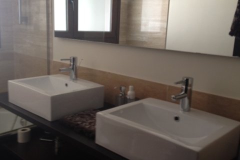 Аренда квартиры в Алкобендас, Мадрид, Испания 3 спальни, 165м2 №161642 - фото 2