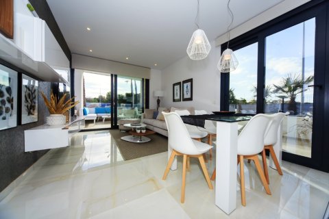 Huoneisto myytävänä Los Altos, Alicante, Espanja, 2 makuuhuonetta, 75 m2 No. 144704 - kuva 2