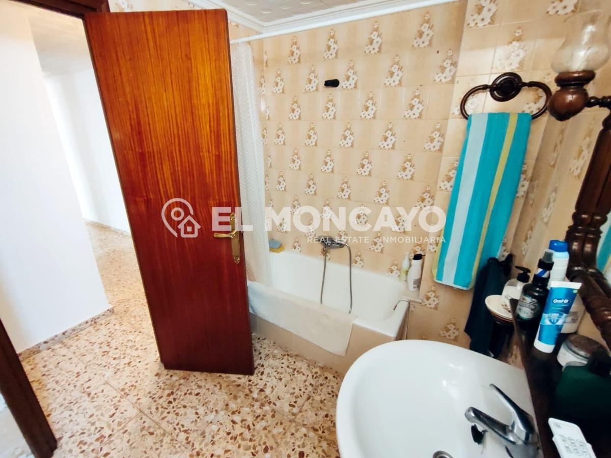 Apartment in Guardamar del Segura, Alicante, Spain 4 bedrooms, 148 sq.m. No. 183768