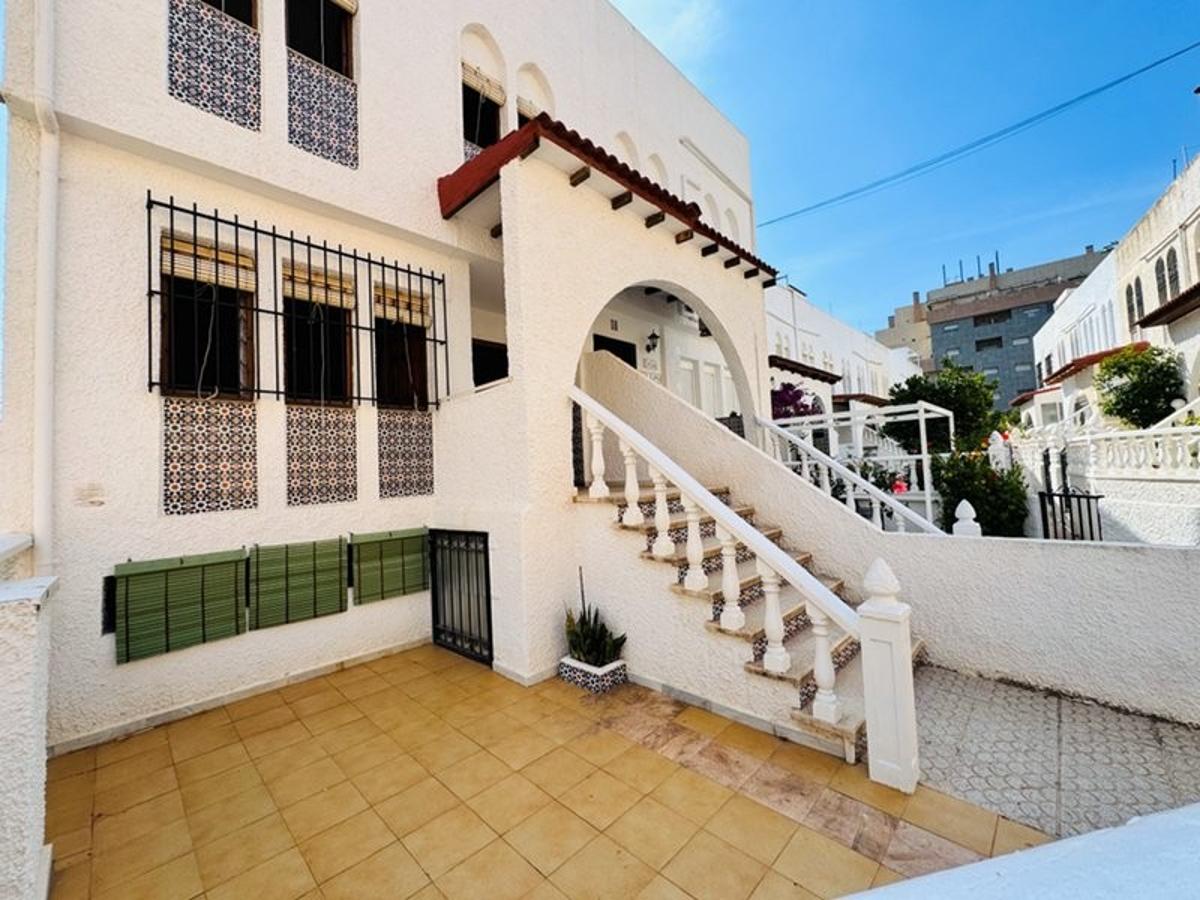 Villetta a schiera a La Mata, Alicante, Spagna 3 camere da letto, 100 mq. N° 183767