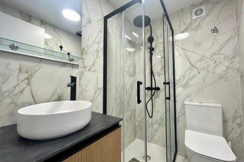 Apartment for sale in Torrevieja, Alicante, Spain 1 bedroom, 34 sq.m. No. 183764 - photo 12