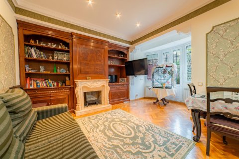 Huoneisto myytävänä Barcelona, Espanja, 6 makuuhuonetta, 179 m2 No. 141058 - kuva 10