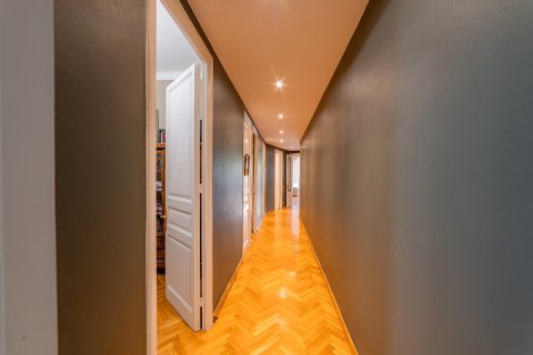 Huoneisto myytävänä Barcelona, Espanja, 6 makuuhuonetta, 179 m2 No. 141058 - kuva 9