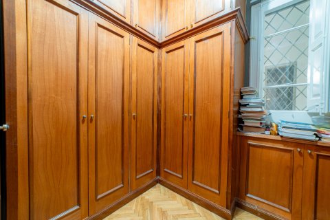 Huoneisto myytävänä Barcelona, Espanja, 6 makuuhuonetta, 179 m2 No. 141058 - kuva 3