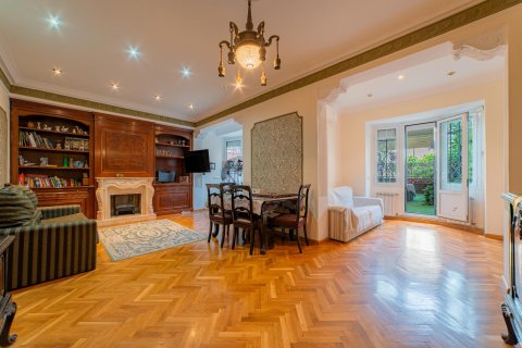 Huoneisto myytävänä Barcelona, Espanja, 6 makuuhuonetta, 179 m2 No. 141058 - kuva 18