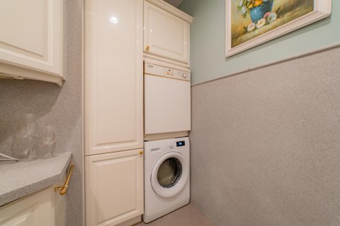 Huoneisto myytävänä Barcelona, Espanja, 6 makuuhuonetta, 179 m2 No. 141058 - kuva 17