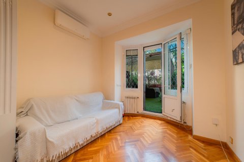 Huoneisto myytävänä Barcelona, Espanja, 6 makuuhuonetta, 179 m2 No. 141058 - kuva 19