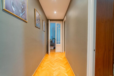 Huoneisto myytävänä Barcelona, Espanja, 6 makuuhuonetta, 179 m2 No. 141058 - kuva 2