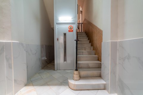 Huoneisto myytävänä Barcelona, Espanja, 6 makuuhuonetta, 179 m2 No. 141058 - kuva 22