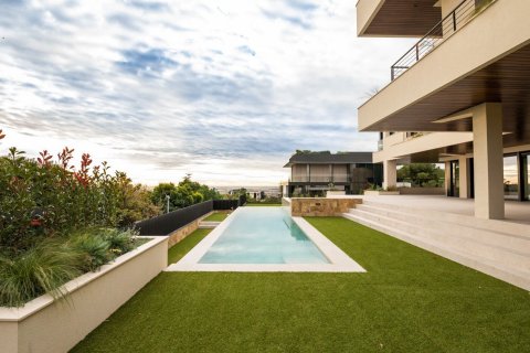 House for rent in Barcelona, Spain 5 bedrooms, No. 141056 - photo 1