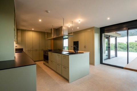 House for rent in Barcelona, Spain 5 bedrooms, No. 141056 - photo 8