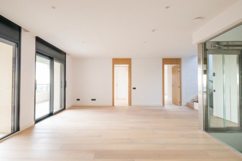 House for rent in Barcelona, Spain 5 bedrooms, No. 141056 - photo 4