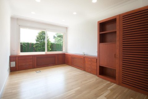 House for rent in Barcelona, Spain 7 bedrooms,  No. 141055 - photo 8