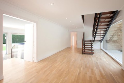 House for rent in Barcelona, Spain 7 bedrooms,  No. 141055 - photo 14