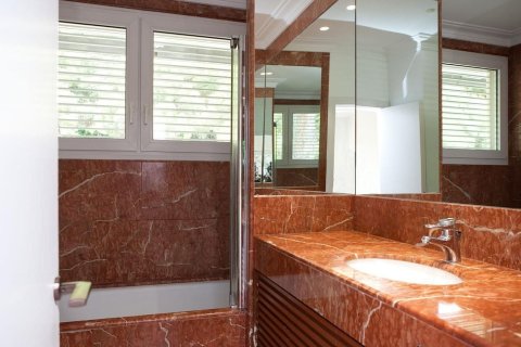 House for rent in Barcelona, Spain 7 bedrooms,  No. 141055 - photo 10