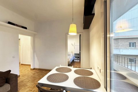 Huoneisto myytävänä Barcelona, Espanja, 3 makuuhuonetta, 82 m2 No. 141059 - kuva 3