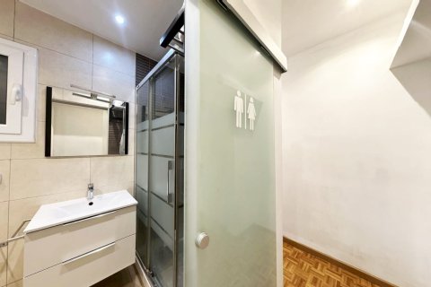 Huoneisto myytävänä Barcelona, Espanja, 3 makuuhuonetta, 82 m2 No. 141059 - kuva 5