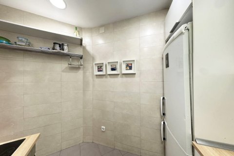Huoneisto myytävänä Barcelona, Espanja, 3 makuuhuonetta, 82 m2 No. 141059 - kuva 12