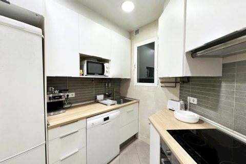 Huoneisto myytävänä Barcelona, Espanja, 3 makuuhuonetta, 82 m2 No. 141059 - kuva 7