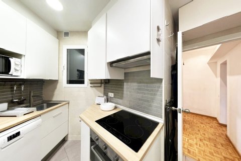 Huoneisto myytävänä Barcelona, Espanja, 3 makuuhuonetta, 82 m2 No. 141059 - kuva 10