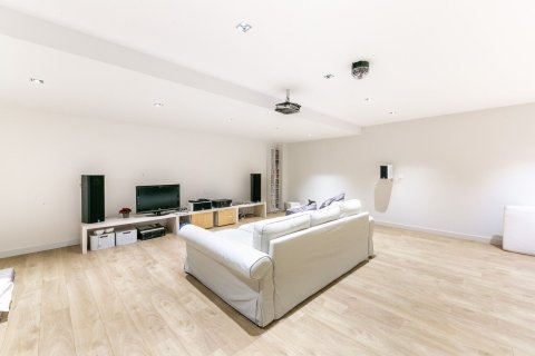 House for rent in Barcelona, Spain 10 bedrooms,  No. 141053 - photo 10