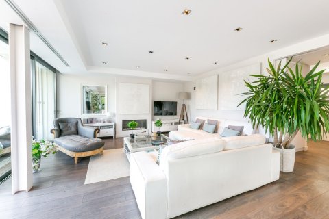 House for rent in Barcelona, Spain 10 bedrooms,  No. 141053 - photo 3