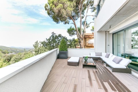 House for rent in Barcelona, Spain 10 bedrooms,  No. 141053 - photo 5