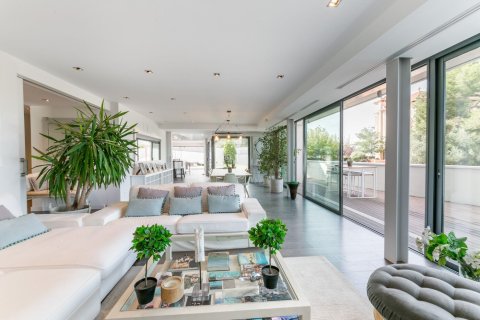 House for rent in Barcelona, Spain 10 bedrooms,  No. 141053 - photo 4