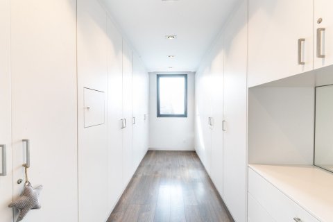 House for rent in Barcelona, Spain 10 bedrooms,  No. 141053 - photo 13