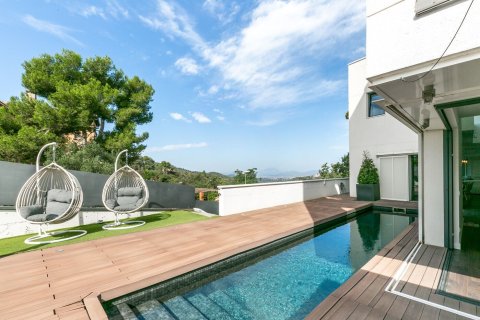 House for rent in Barcelona, Spain 10 bedrooms,  No. 141053 - photo 2