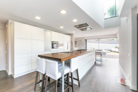 House for rent in Barcelona, Spain 10 bedrooms,  No. 141053 - photo 6