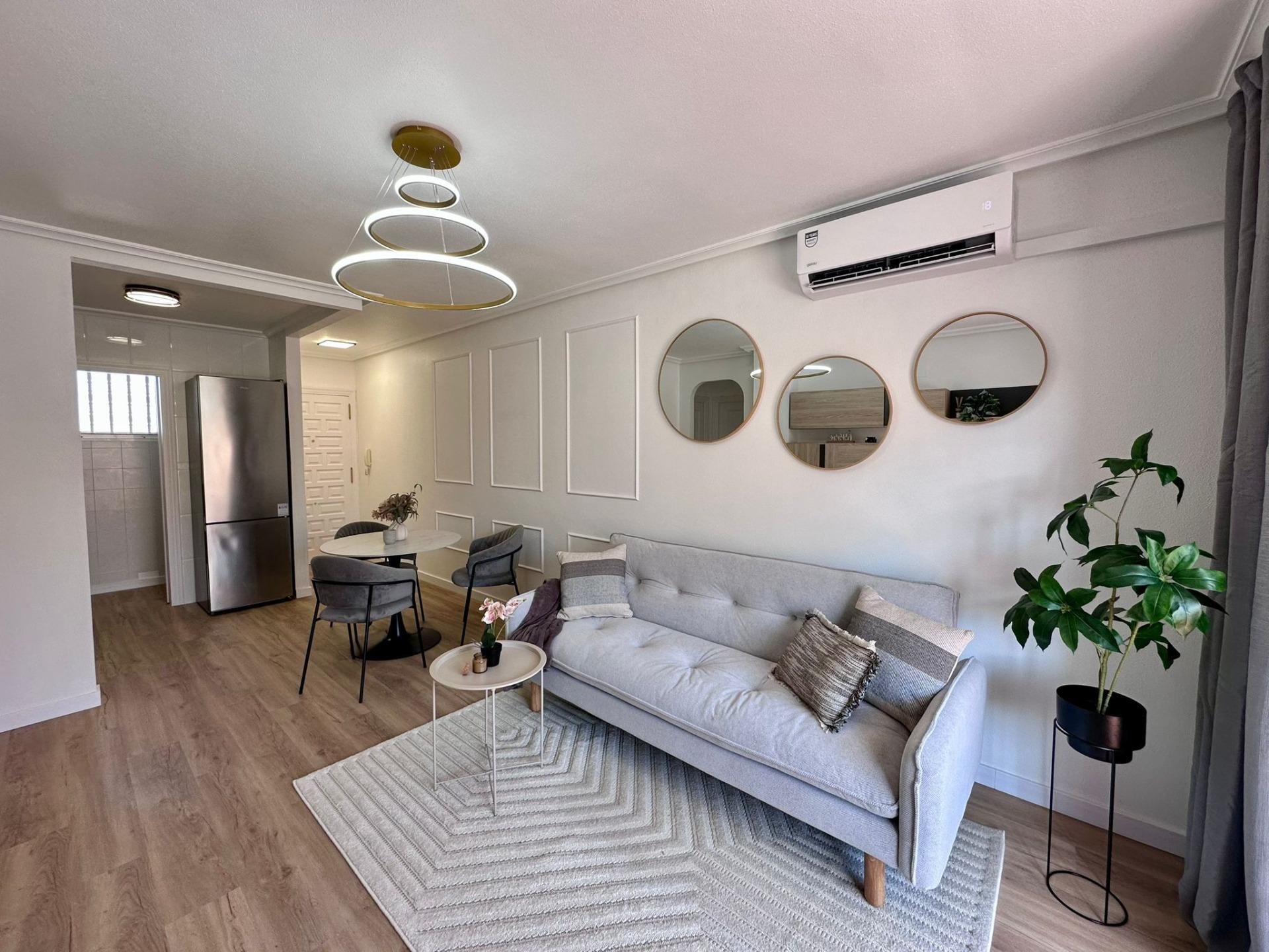 Apartment in Torrevieja, Alicante, Spain 2 bedrooms, 55 sq.m. No. 179291