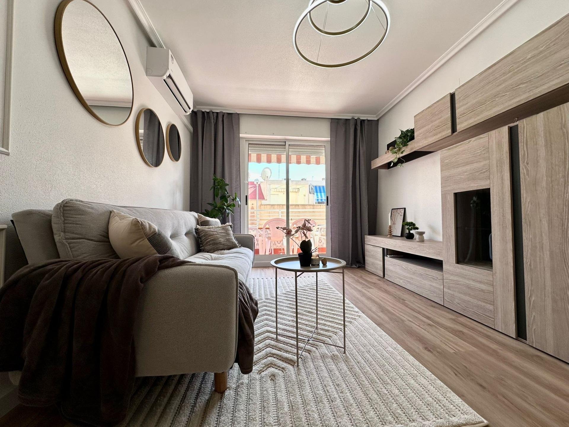 Apartment in Torrevieja, Alicante, Spain 2 bedrooms, 55 sq.m. No. 179291