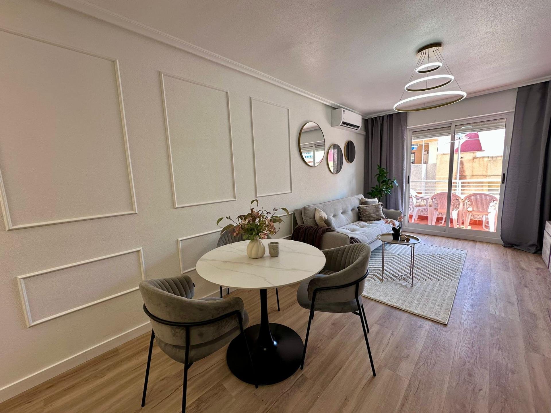 Apartment in Torrevieja, Alicante, Spain 2 bedrooms, 55 sq.m. No. 179291