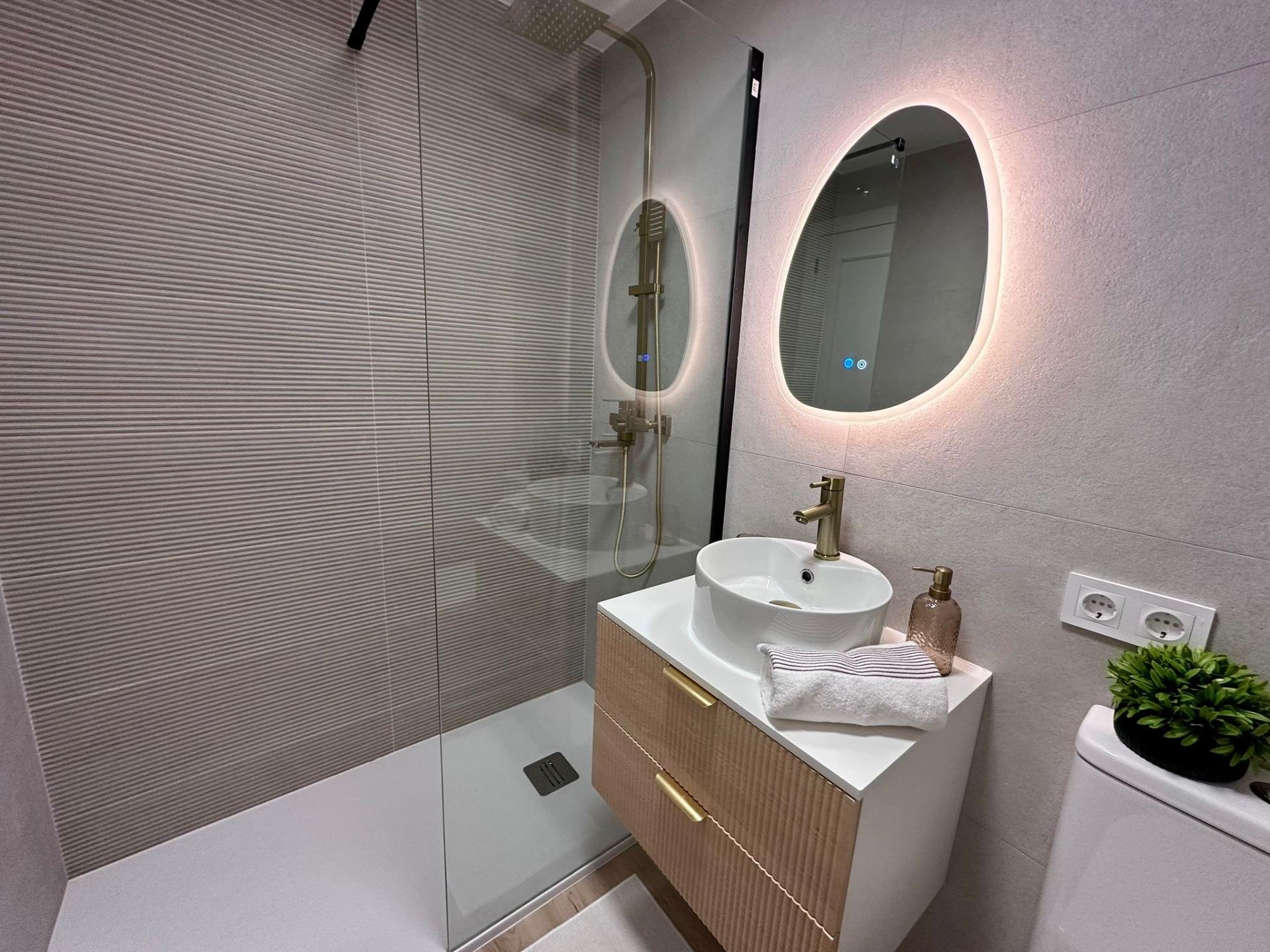 Apartment in Torrevieja, Alicante, Spain 2 bedrooms, 55 sq.m. No. 179291
