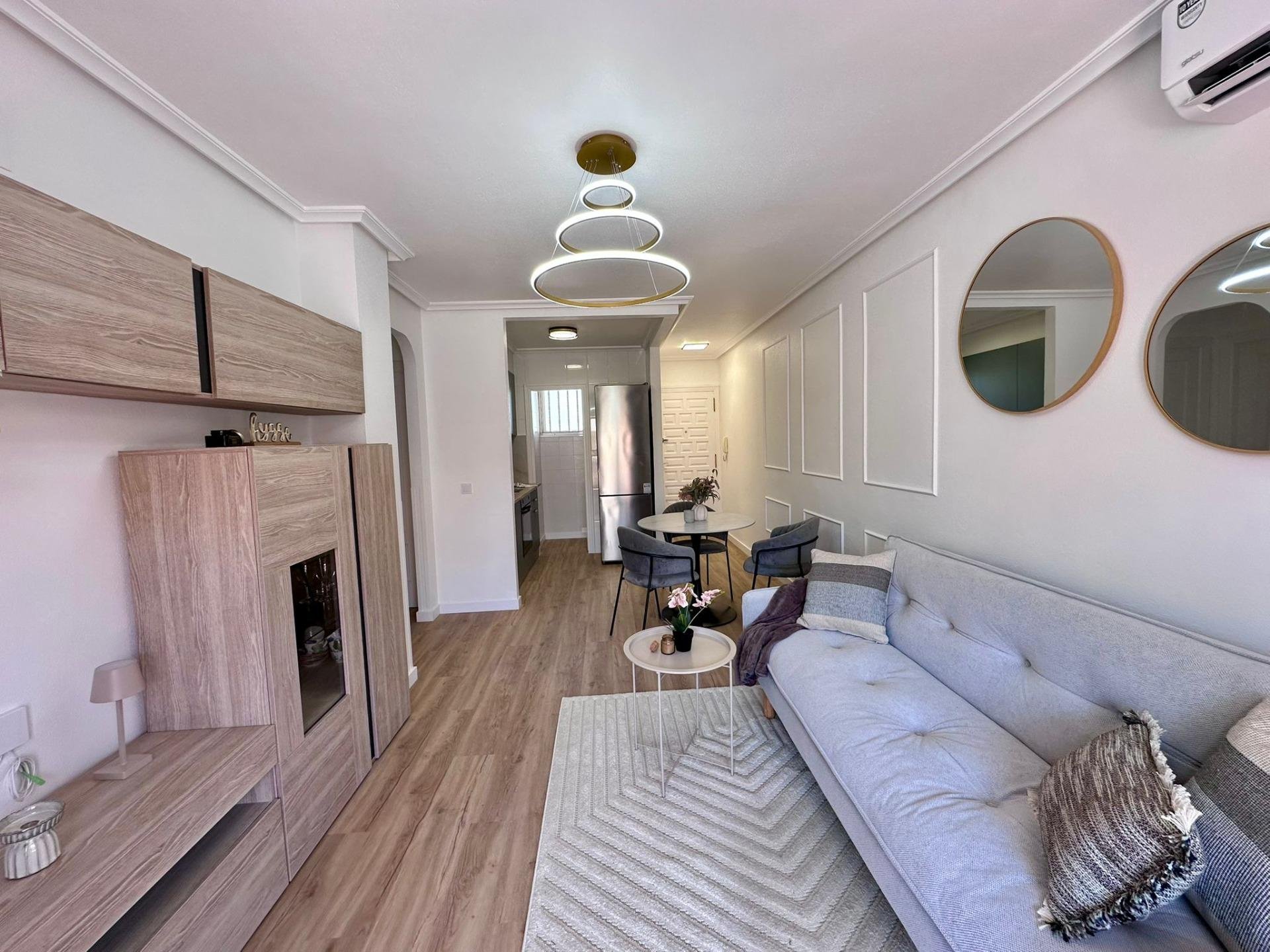Apartment in Torrevieja, Alicante, Spain 2 bedrooms, 55 sq.m. No. 179291