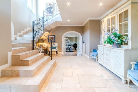 Villa for sale in Sitges, Barcelona, Spain 5 bedrooms, 399 sq.m. No. 150834 - photo 8