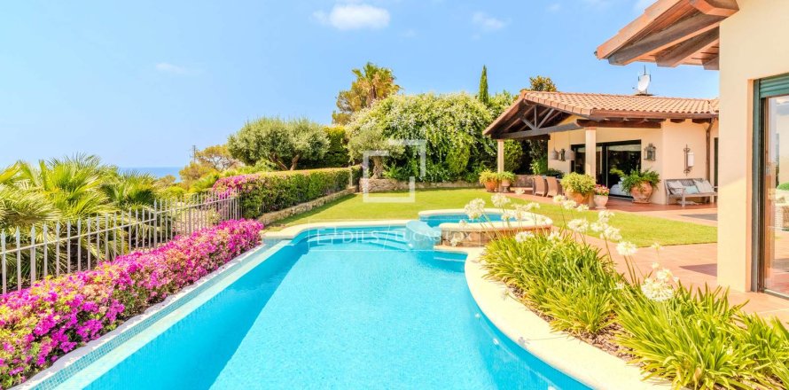 Villa in Sitges, Barcelona, Spain 5 bedrooms, 399 sq.m. No. 150834