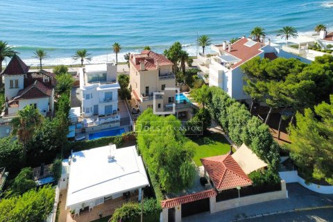 Villa for sale in Sitges, Barcelona, Spain 7 bedrooms, 621 sq.m. No. 150835 - photo 1