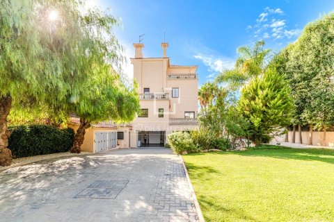 Villa for sale in Sitges, Barcelona, Spain 7 bedrooms, 621 sq.m. No. 150835 - photo 27