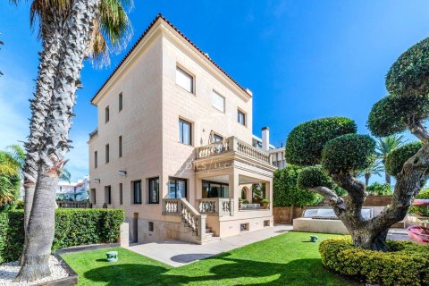 Villa for sale in Sitges, Barcelona, Spain 7 bedrooms, 621 sq.m. No. 150835 - photo 3