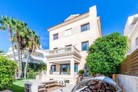 Villa for sale in Sitges, Barcelona, Spain 7 bedrooms, 621 sq.m. No. 150835 - photo 5